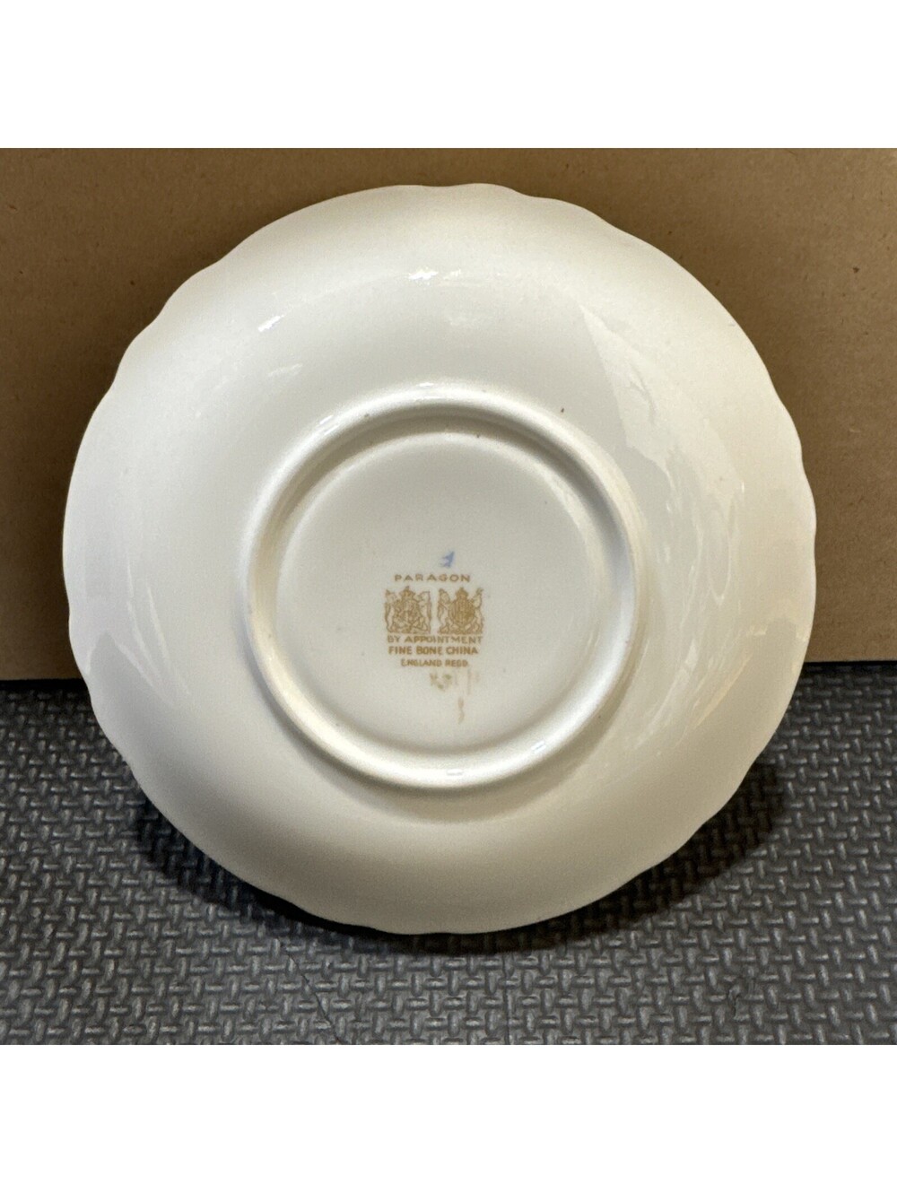 Vintage Paragon Saucer Signed R. Johnson Floating Rose Double Warrant - Picture 3 of 5